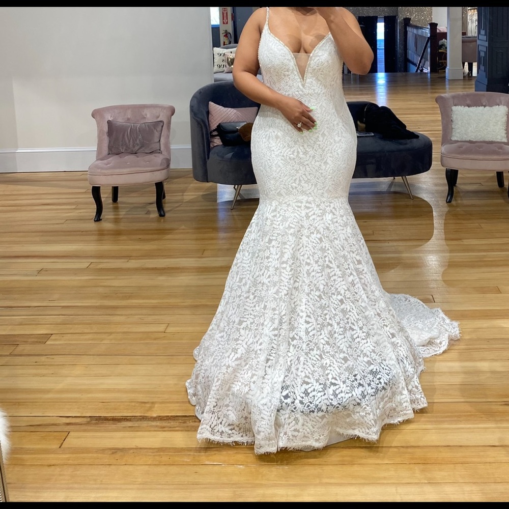 Beautiful wedding dress!